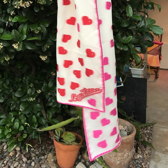 Louis Vuitton silk 3D ❤️ Heart Valentine’s day Rare Scarf Vintage - Picture 6 of 6